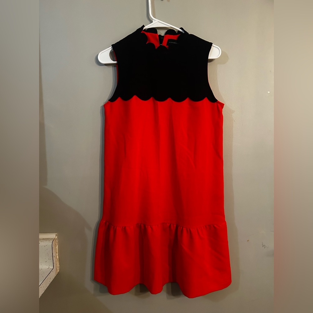 Orange and Black Sleeveless Scallop Neckline Dress